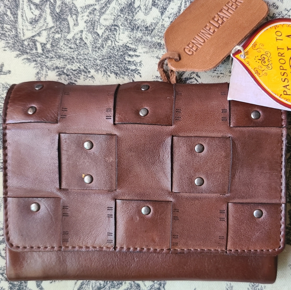 PASSPORT TO INDIA GENUINE WOVEN LEATHER STUD ACCENT FOLDING WALLET QUALITY SOFT
